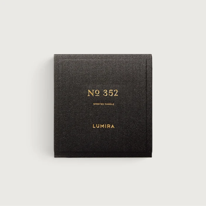 Black Candle 300g - No352 Leather & Cedar