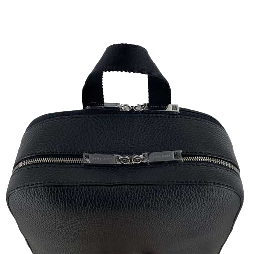 This Hugo Boss black leather backpack comes with branded zips.