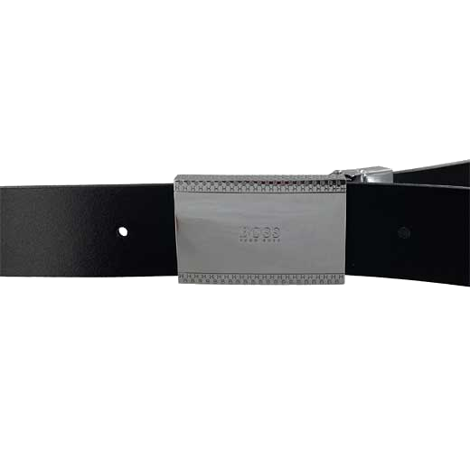 This Hugo Boss belt set comes with two detachable silver buckles.
