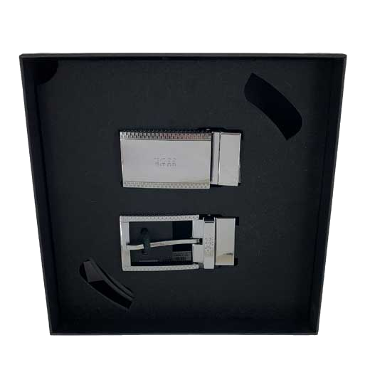 This Hugo Boss silver buckle gift set comes in its own bespoke branded gift box.
