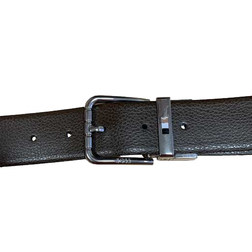 This Hugo Boss men's belt comes with a brown textured leather strap on one side.