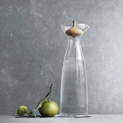 This Georg Jensen Glass Alfredo 1L Carafe is perfect on its own.