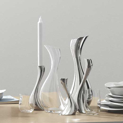 This Georg Jensen Cobra Glass Carafe can be gift wrapped.
