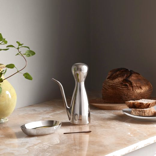 This Stainless Steel Alfredo Oil Can by Georg Jensen looks great with other pieces from the range or on its own.
