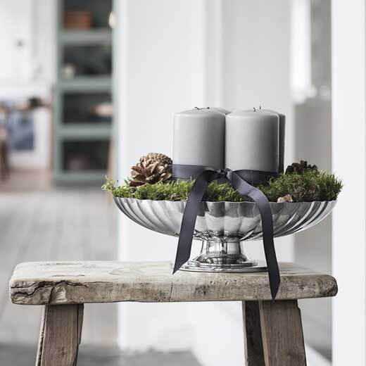 This Georg Jensen Stainless Steel Bernadotte Dish on Stand is an ideal centrepiece.