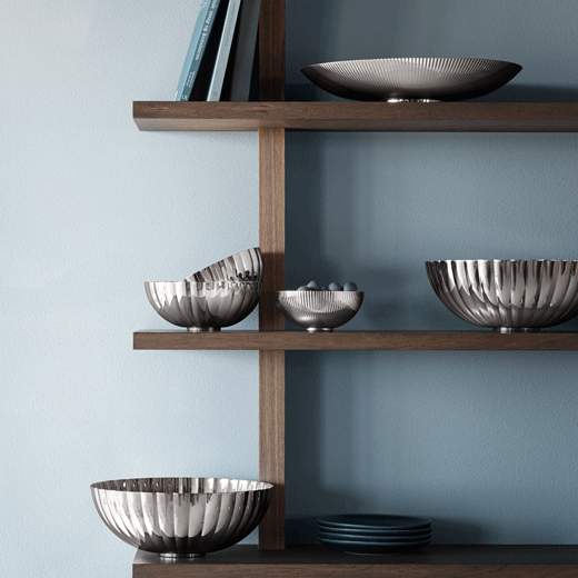This Georg Jensen Bernadotte stainless steel bowls set looks great on a table setting or also on shelves for decor.