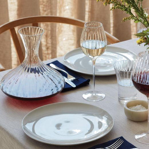 This LSA Aurelia Clear Glass Carafe 1.8 L looks great paired with other pieces from the range such as wine glasses.