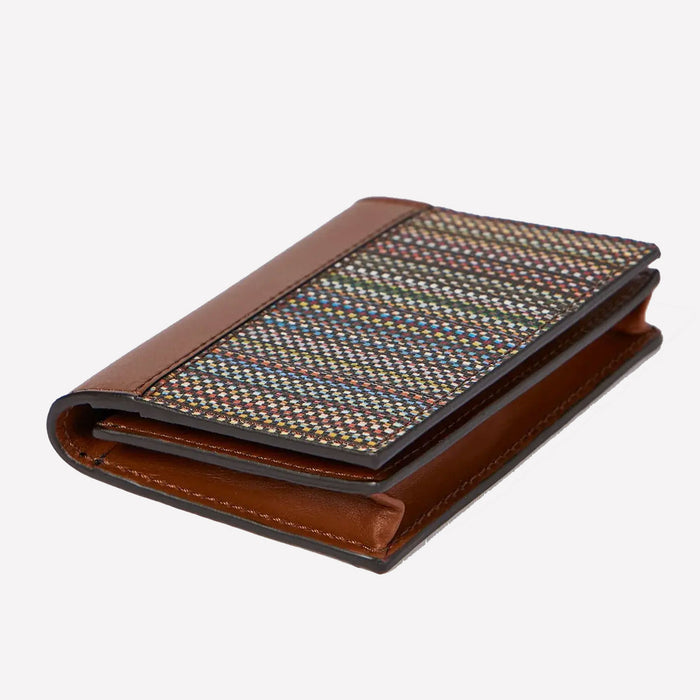This Paul Smith men's card holder comes with a brown stitching around the front.