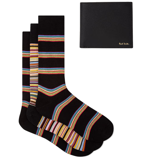 This Paul Smith black wallet has been crafted out of smooth leather.
