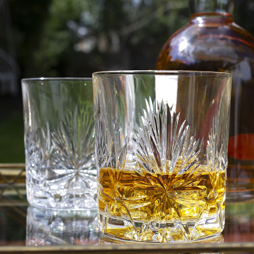 These Royal Scot Crystal Edinburgh Star 4 x 26cl Whisky Tumblers have been made out of British crystal.
