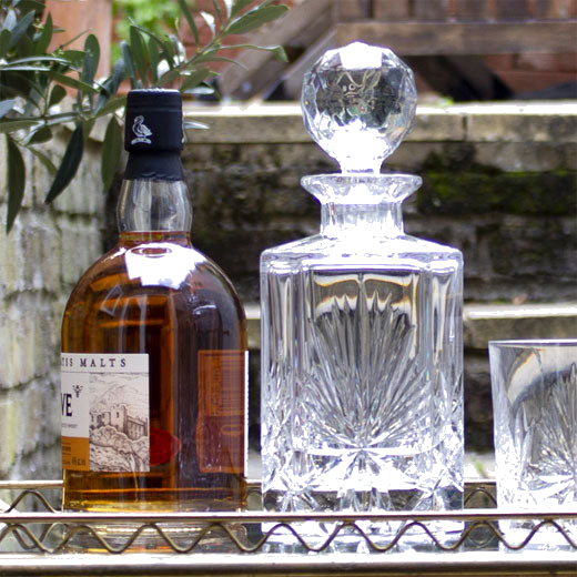 This Royal Scot Crystal Edinburgh Star 75cl Square Spirit Decanter is perfect for your favourite liquor.