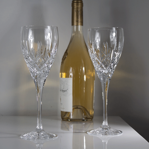These London 2 x 30cl Wine Glasses will come in a blue box.