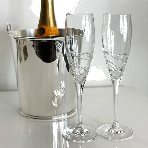 These Royal Scot Crystal Skye 2 x 25cl Champagne Flutes can be engraved.