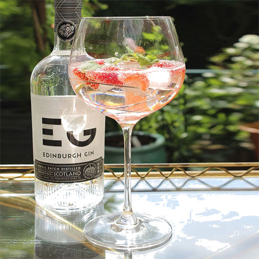This Royal Scot Crystal Skye 61cl Gin & Tonic Glass can be engraved on the day of purchase.