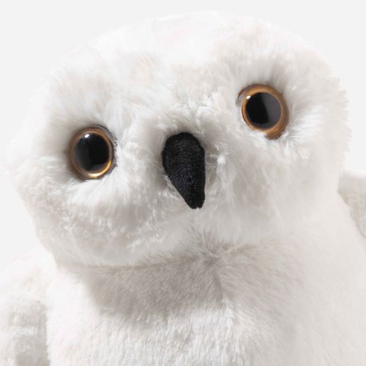 Close up of the 21 cm Hedwig Snowy Owl.