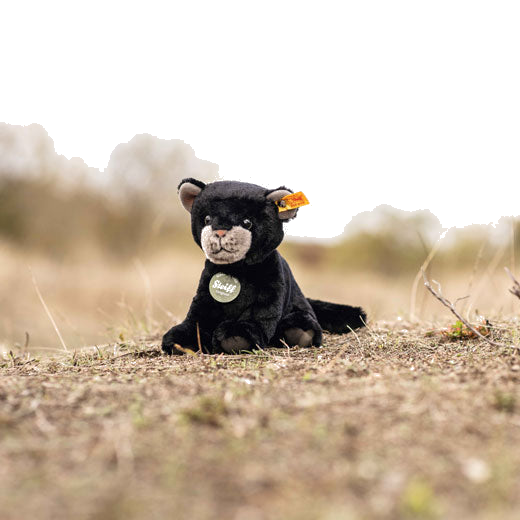 Steiff's Teddies for Tomorrow Taky the Baby Panther can be machine washed.