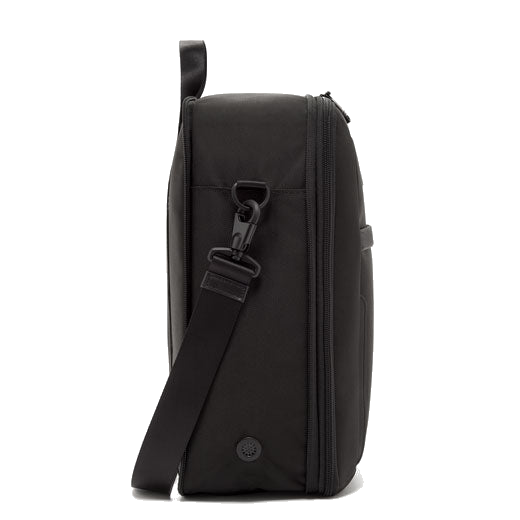 This TUMI Black Alpha 3 Shoe Bag  features internal room for one pair of shoes.