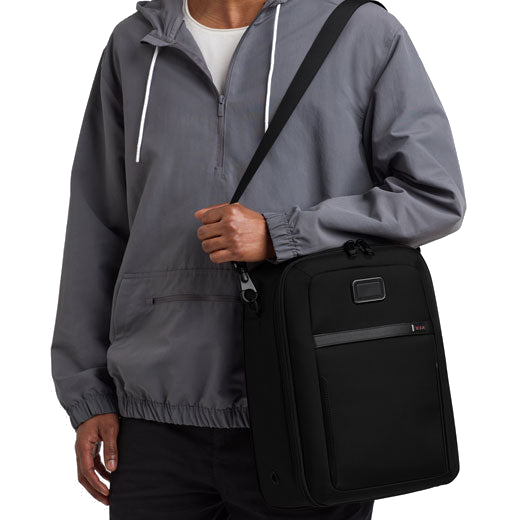 This Black Alpha 3 Shoe Bag was made by TUMI.