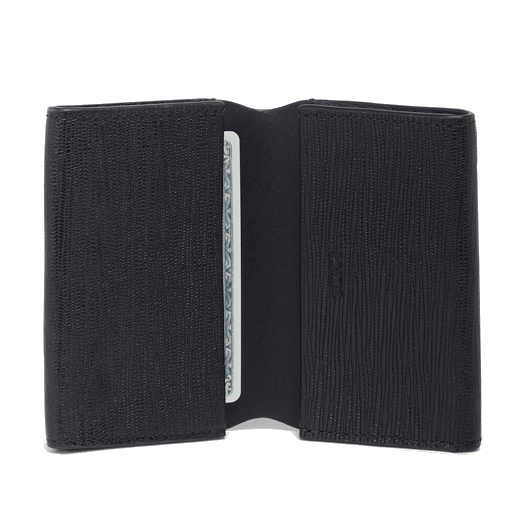 This Nassau Double Gusseted Card Case Black by TUMI will come in a branded box at the time of purchase.